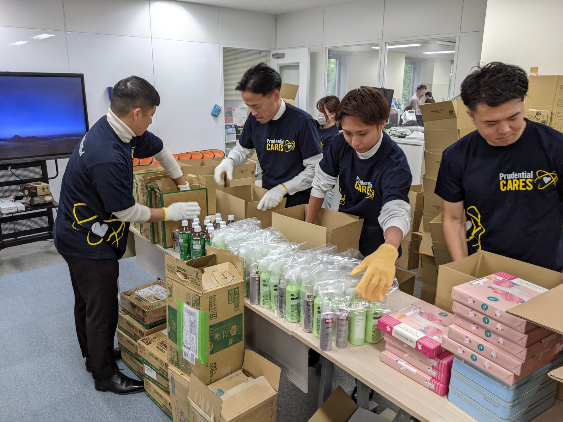 プルデンシャル生命保険様より物資支援発送のご協力をいただきました